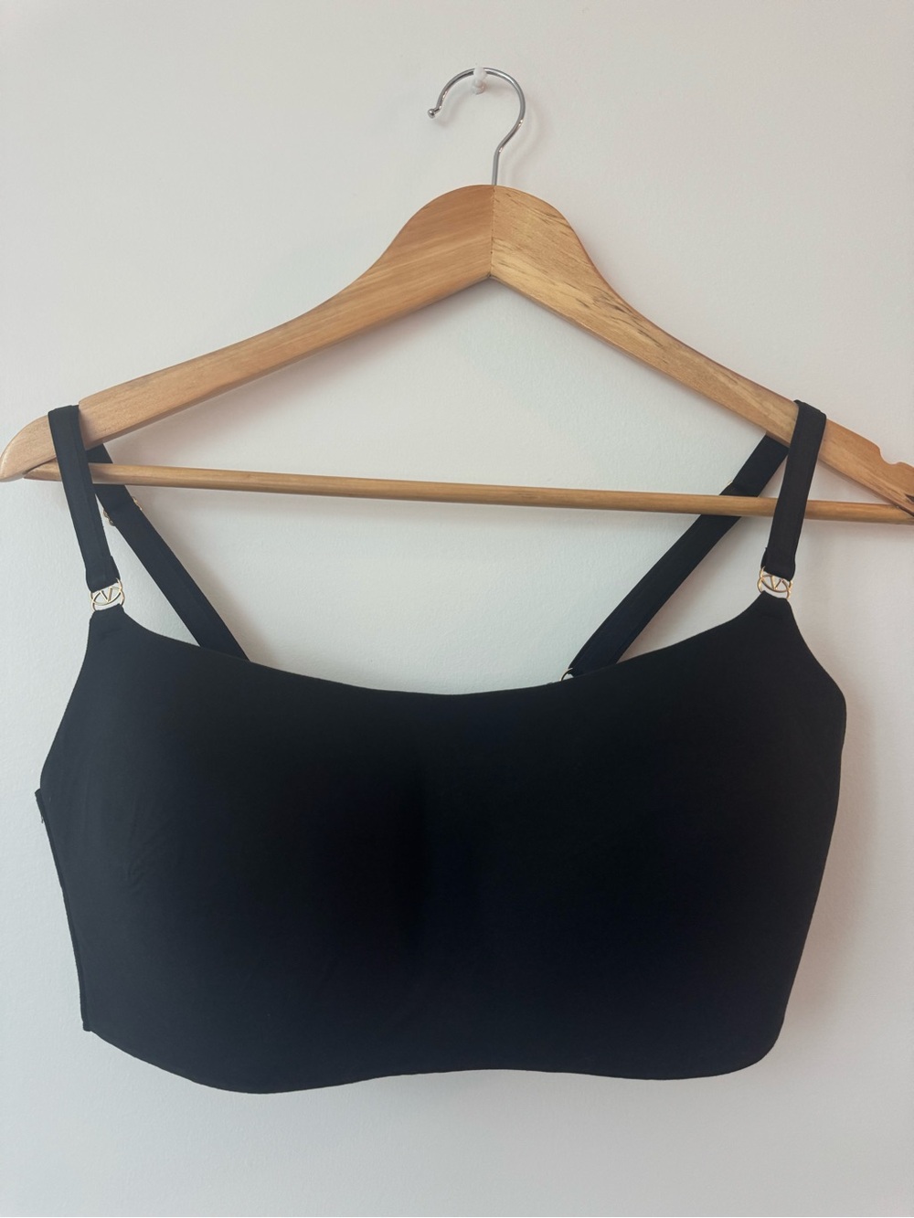 Victoria's Secret Black Lined Wirefree Bralette Gold V Hardware Size M-DD/E80